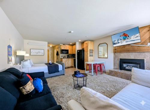 Lakeside Village House | Edgewater 1436 by SummitCove Lodging in Colorado