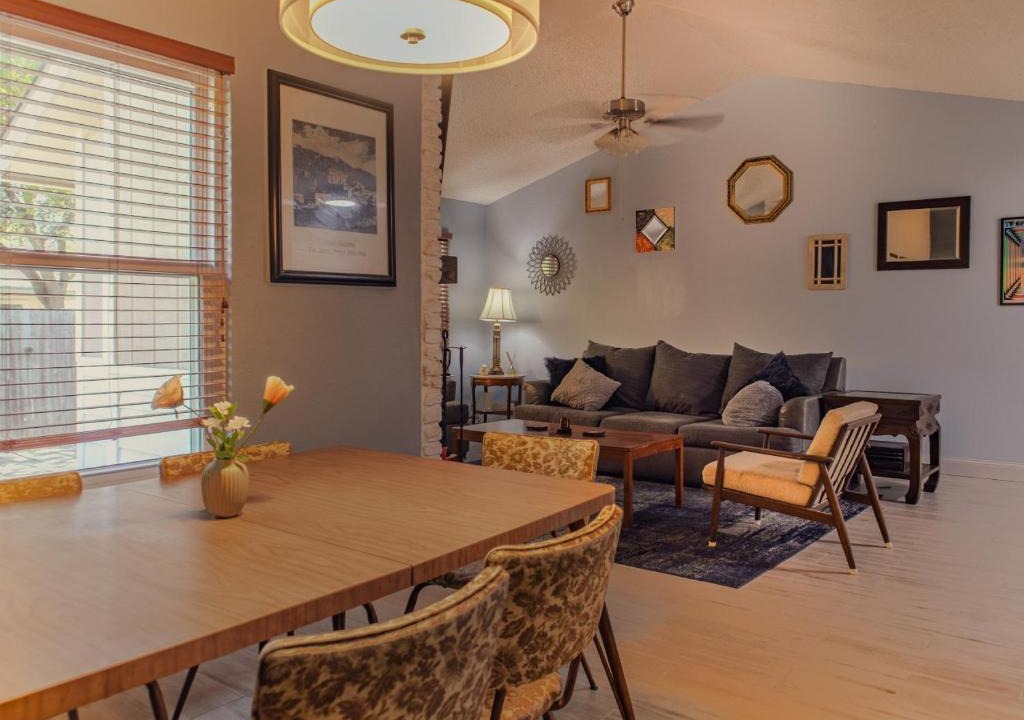 Round Rock House | Egger