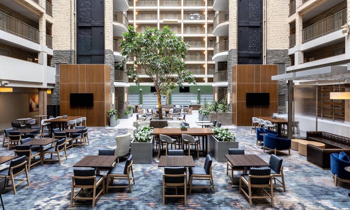 West Bloomington Hotel | Embassy Suites by Hilton Minneapolis Bloomington Edina