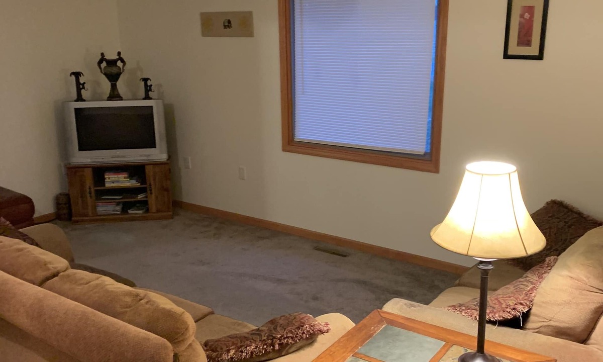 Cherokee House | Entire Home for Your Stay: 3bdrm, 2 Full Baths, Wifi, Full Kitchen, Washer/Dryer