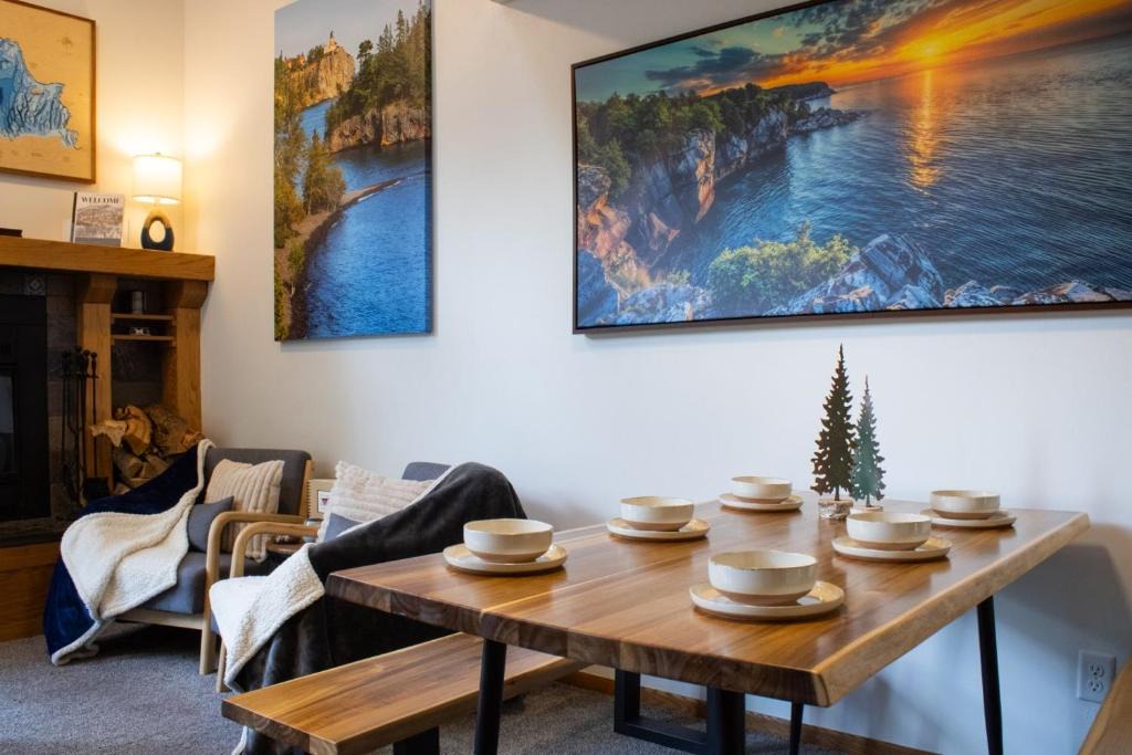 Lutsen House | Escape to “Shared Summit” on Minnesota’s North Shore