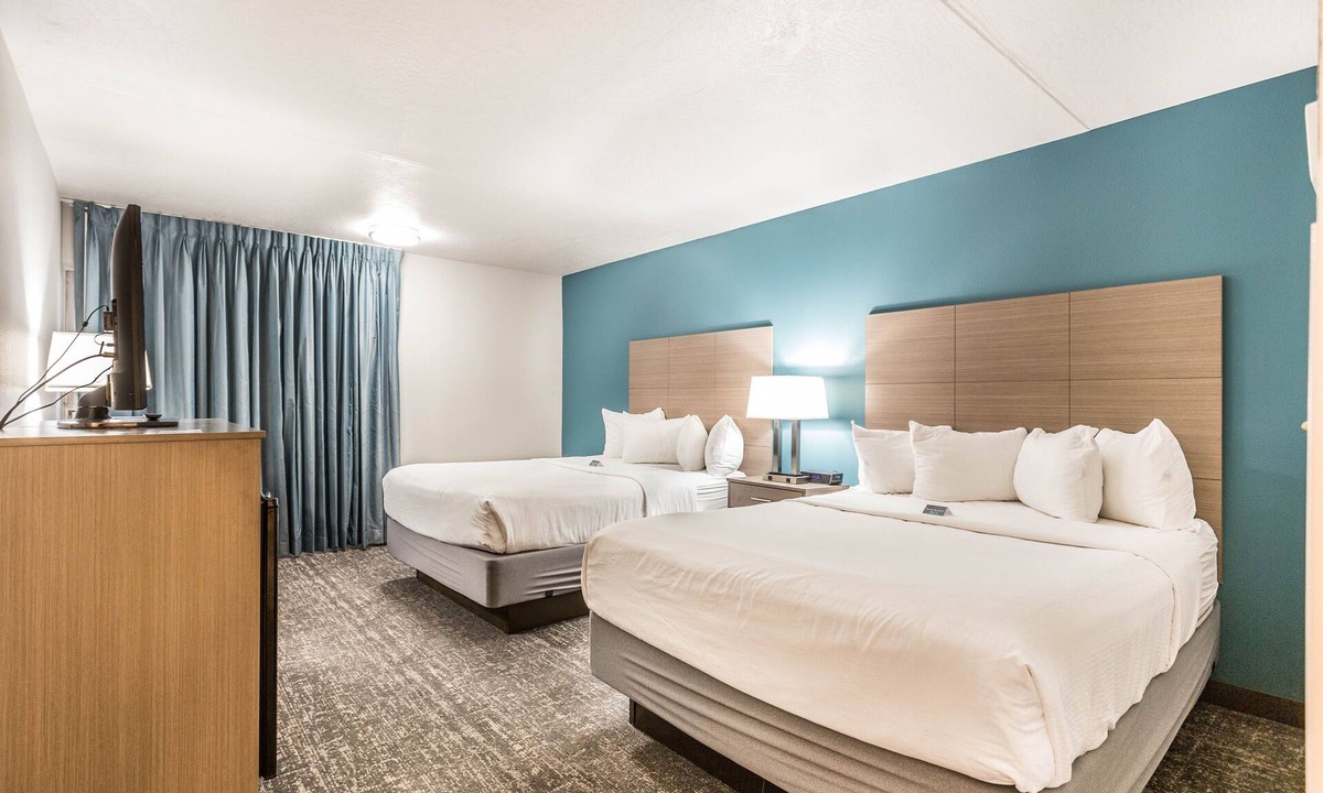 Marshall Hotel | EverSpring Inn & Suites
