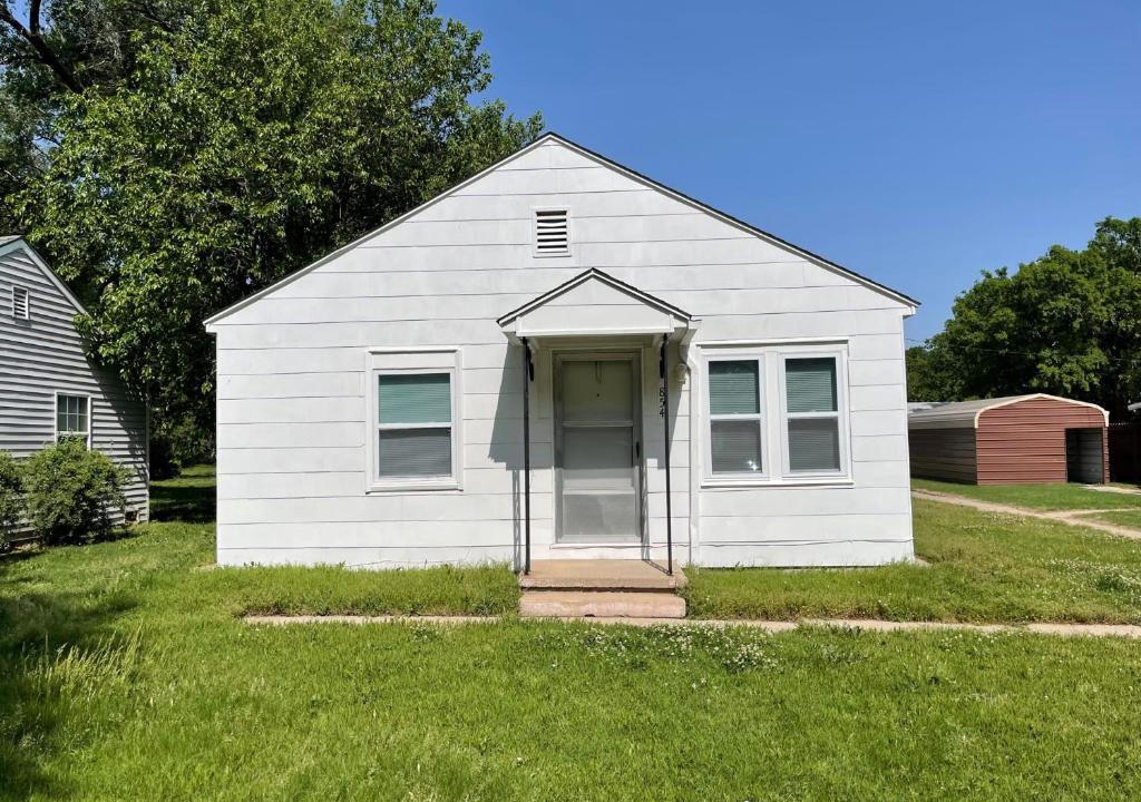 Wichita Apartment | Everything you need - 1 BR 1 BA WIFI SMART TV QN Bed Coffee