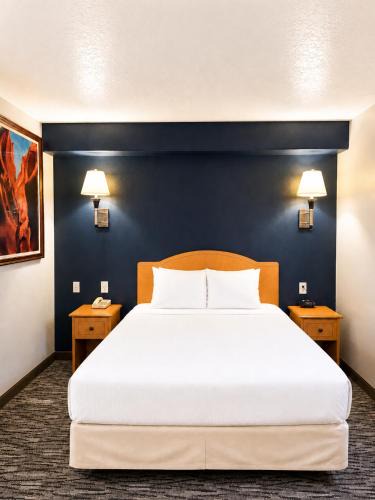 Naples Hotel | Executive Inn & Suites Extended Stay - Vernal