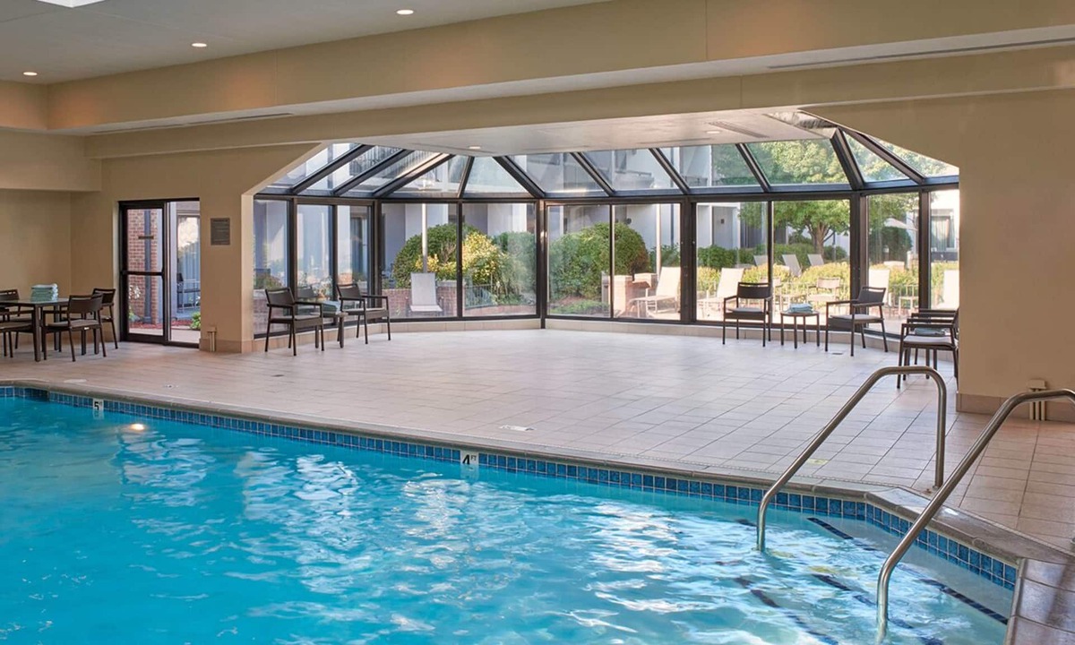 Eden Prairie Hotel | Experience Maximum Comfort! Spacious Unit, Indoor Pool, Pets Allowed with Fee