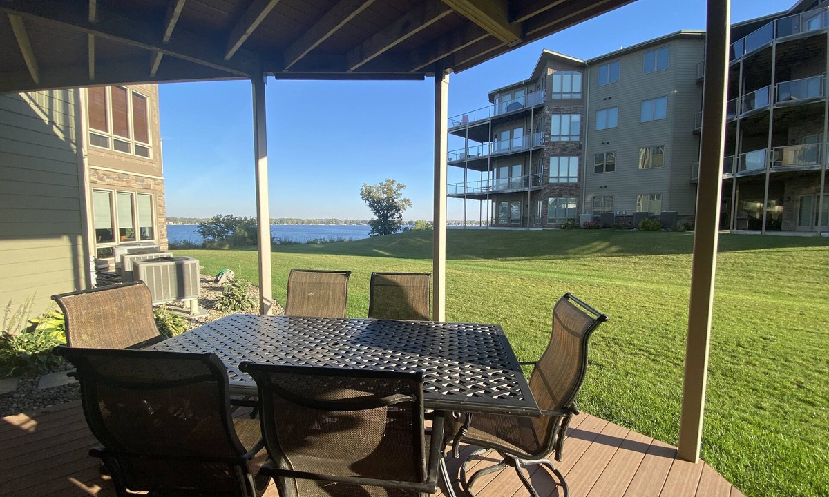 Spirit Lake Condo | Fabulous Condo at Bridges Bay - Golden Gate #104