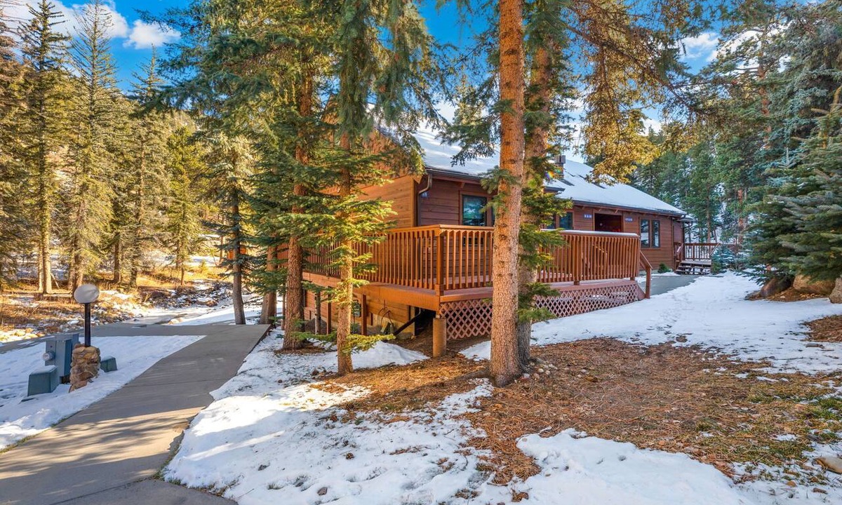 Fall River Estates Condo | Fall River Escape Fireplace Close to RMNP
