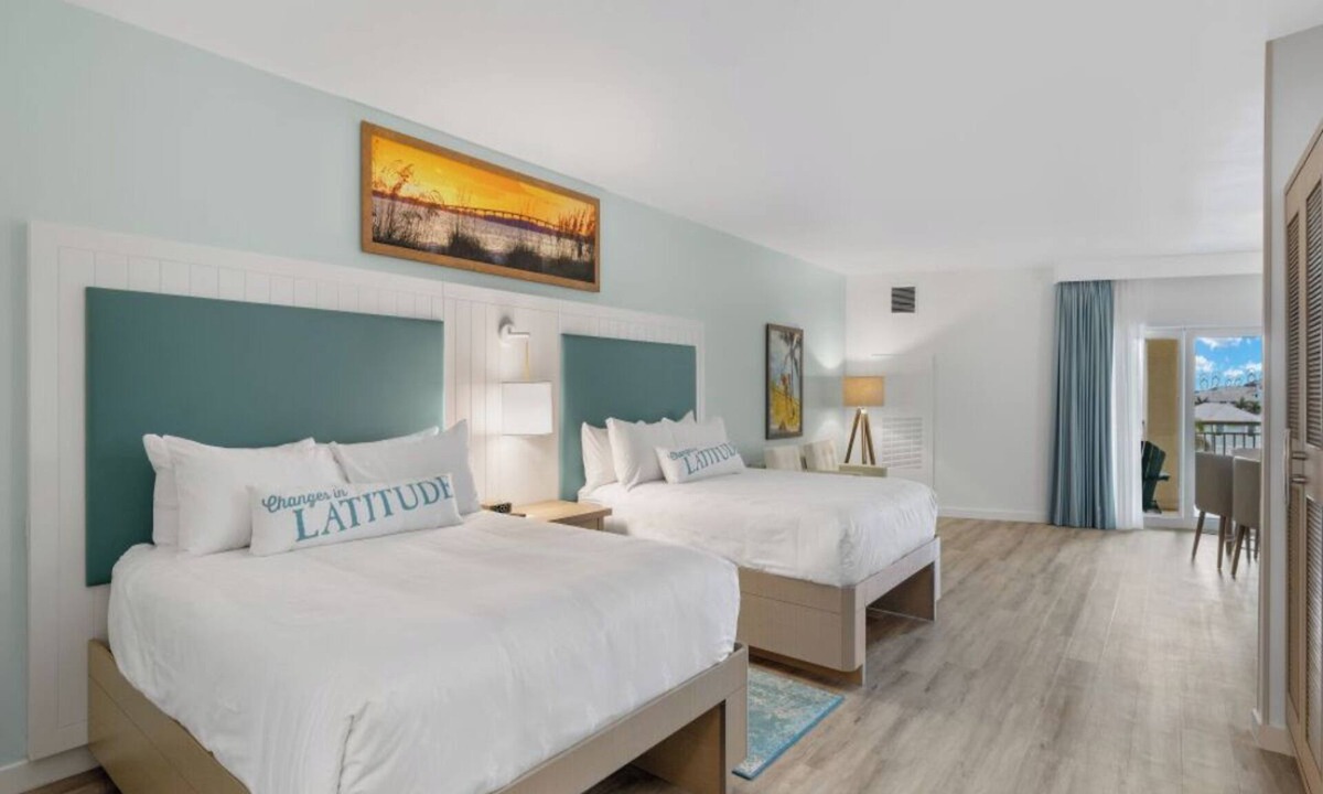 I-435 West KC-KS Hotel | Family-Friendly, Island-Inspired Room Close to Legends Outlets - A Fun Getaway