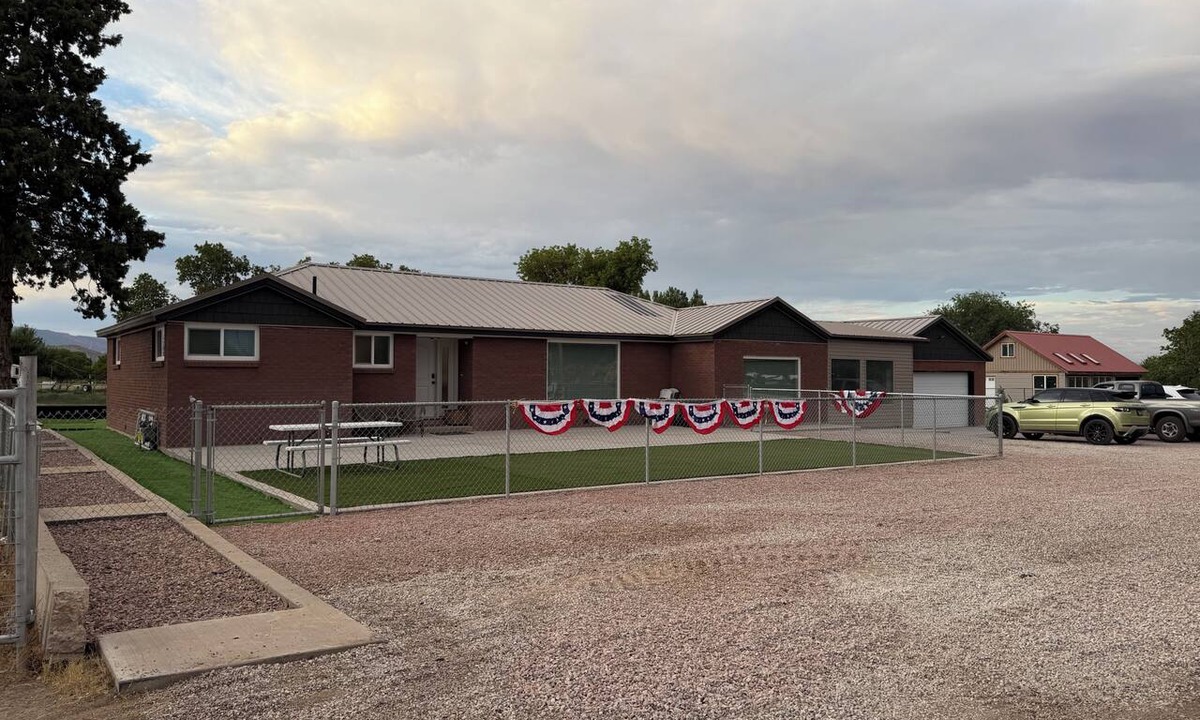 Vernal House | Family Fun 5BR Getaway, Putting Green, Pool Table & RV Parking