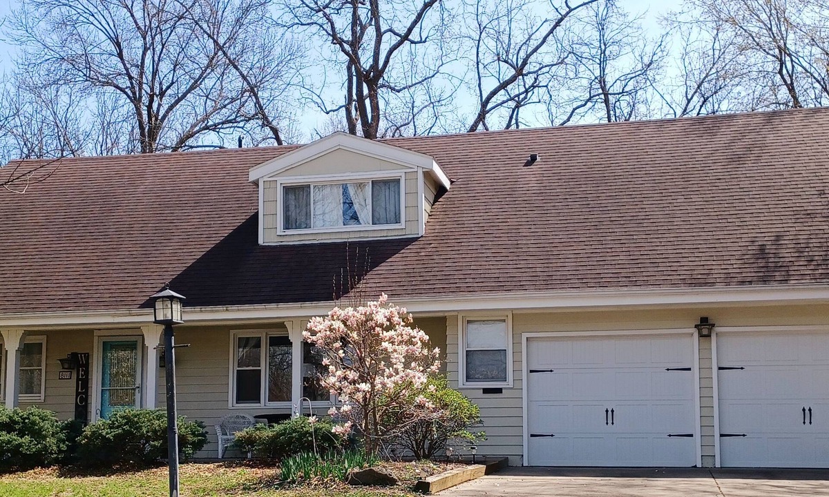 Overland Park House | Family Home, walk to Downtown Overland Park!