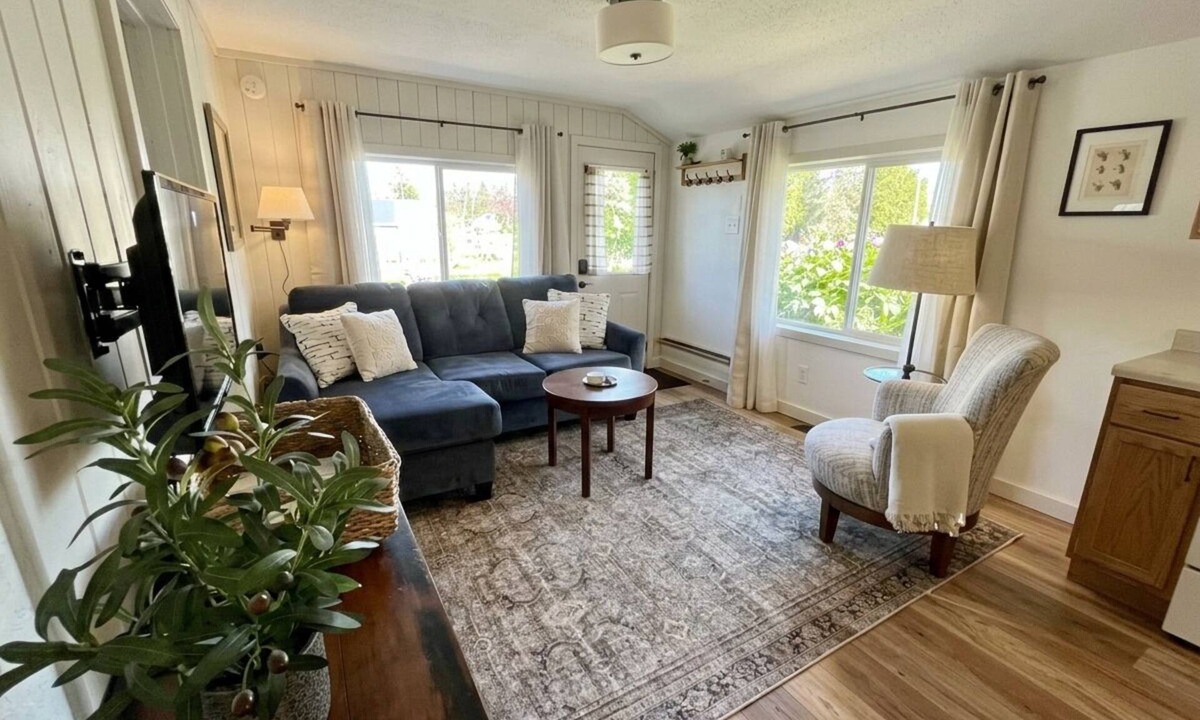 International Falls Cabin | Family-ready cabin with dedicated boat slip at walkable marina and beach access.