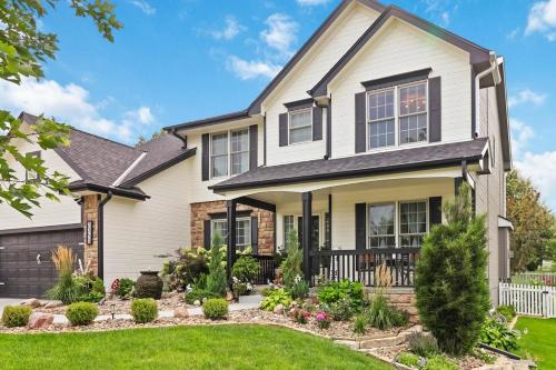 Papillion House | FamilyFriendly -5BR Home with Games & Massage Chair