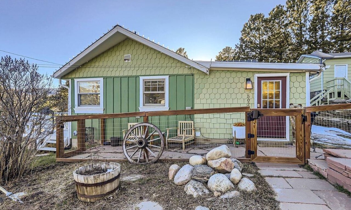 Nederland Cabin | Fantastic Cabin with Fire Pit and Fireplace in Nederland, Colorado