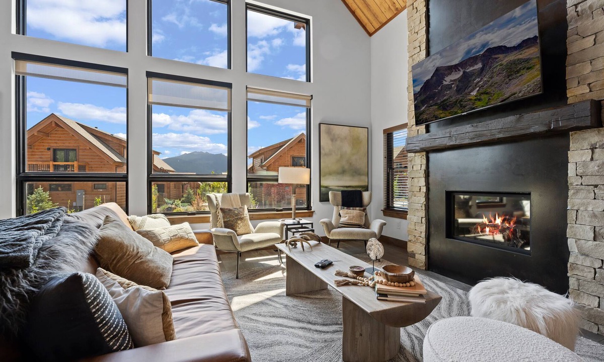 Estes Park Cabin | Fantastic Views! Private Jacuzzi and Indoor/Outdoor Fireplace ,Two Large Patios!