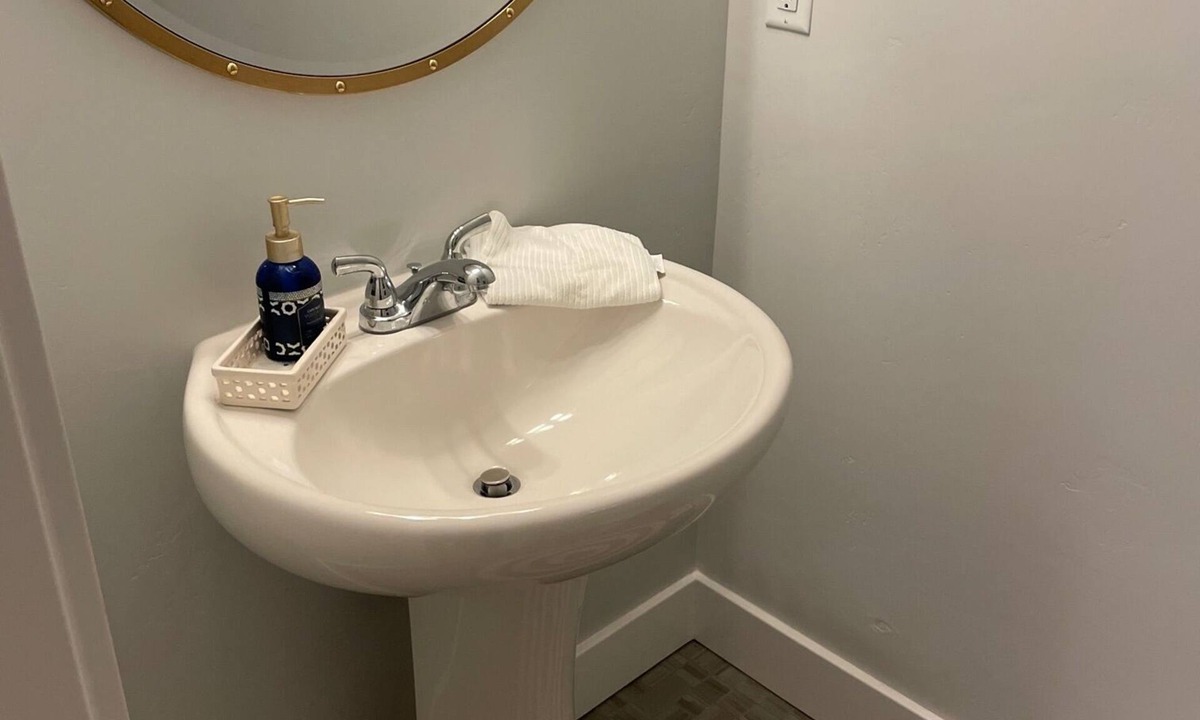 Farmington House | Farmington's Finest: 3BR Townhome, Furnished/Empty, Prime Location, Pool & More!