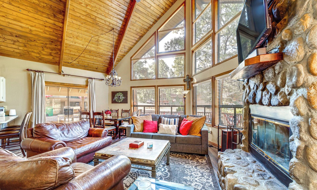 Munds Park Cabin | Fire Pit & Wraparound Porch: Munds Park Cabin!