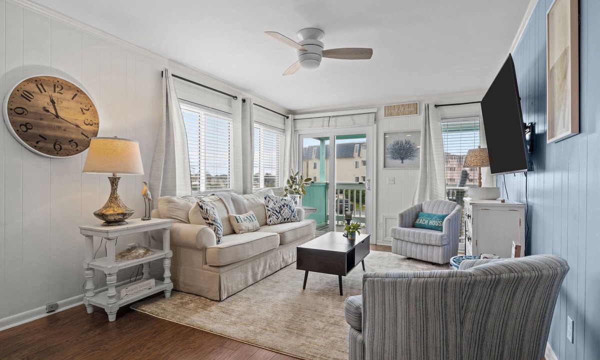 Morehead City Condo | First-Floor Crystal Coast Condo - Walk to Beach & Pool