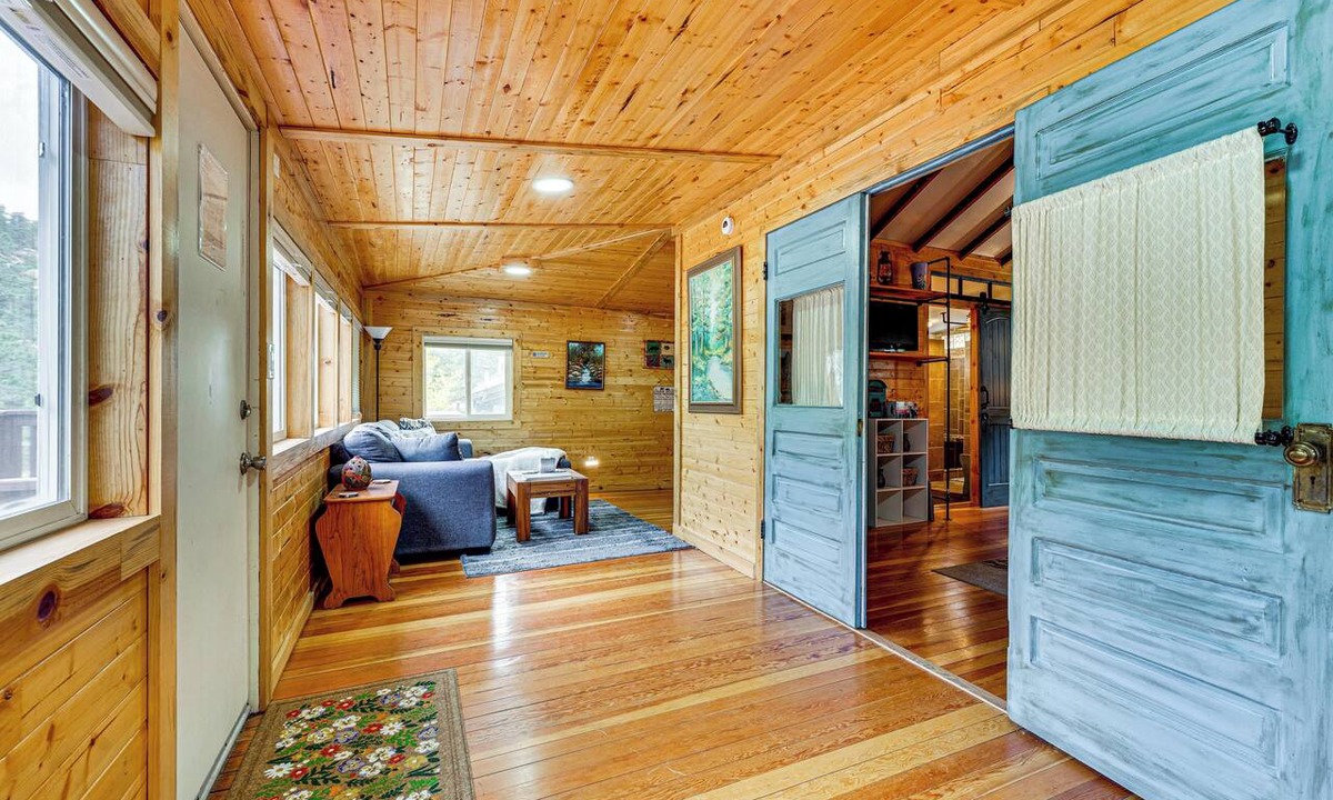 Drake Cottage | Fish & Hike! Hot Tub Haven 2 Mi to Estes Park