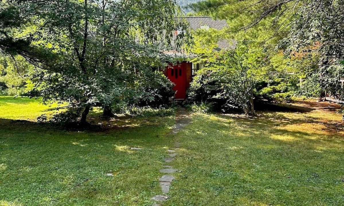 Lexington Cabin | Flat Rocks Cottage- ski and swim in the Catskills