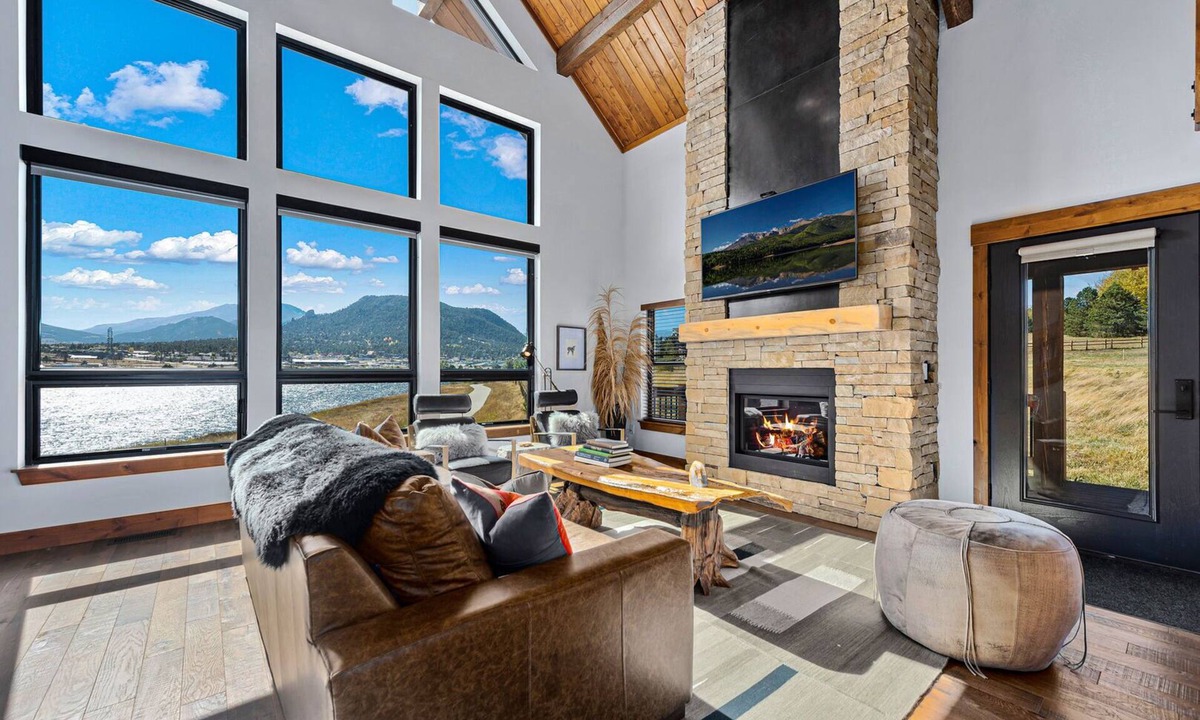 Estes Park Cabin | Fly Rod Inn – Jacuzzi and Indoor/Outdoor Fireplace, Two Large Patios