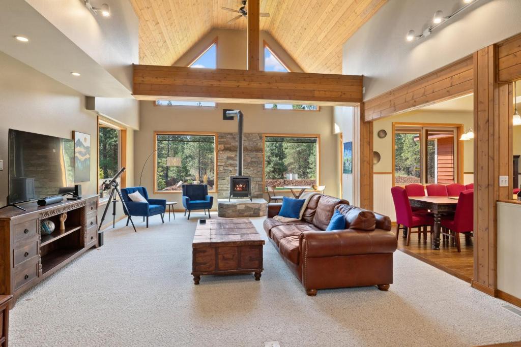 Cle Elum Villa | Forest Escape