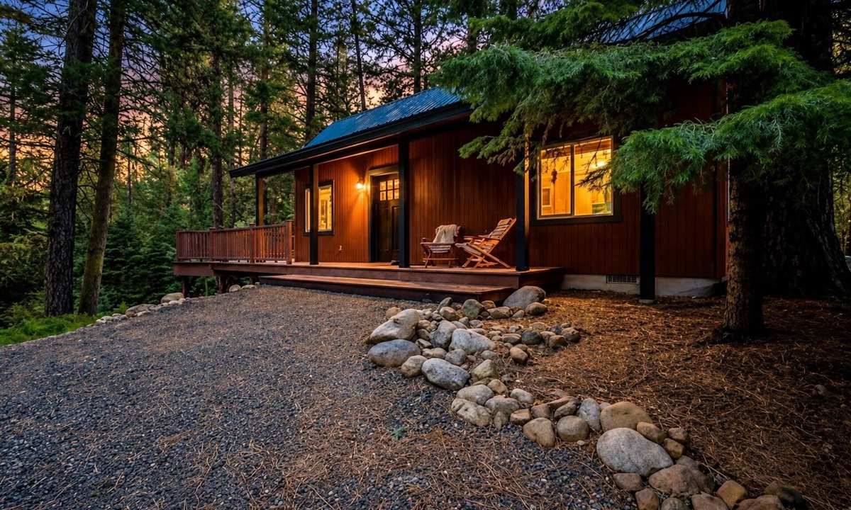 McCall Cabin | Forest Views | King Bed | Fireplace | Pet Friendly