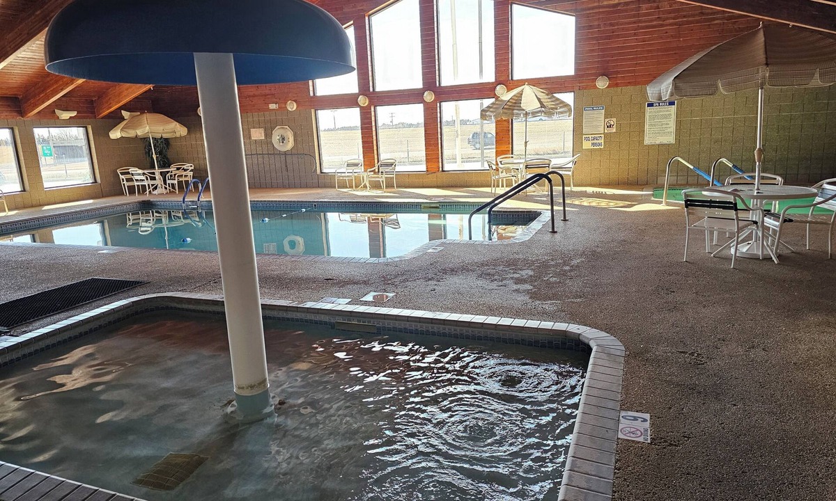Russell Hotel | Fossil Creek Hotel And Suites