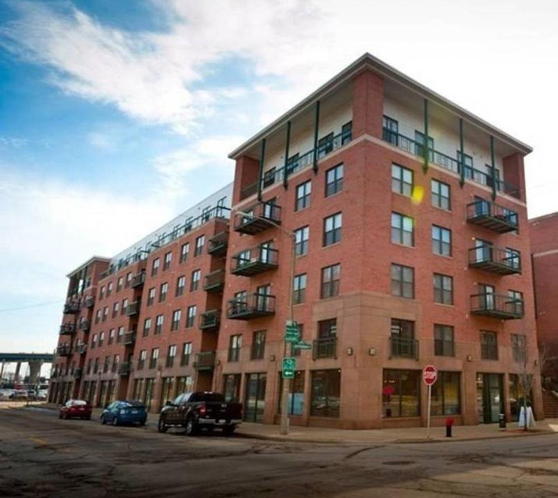Historic Third Ward Apartment | Frontdesk 132 Jefferson St Apts Milwaukee's Third Ward