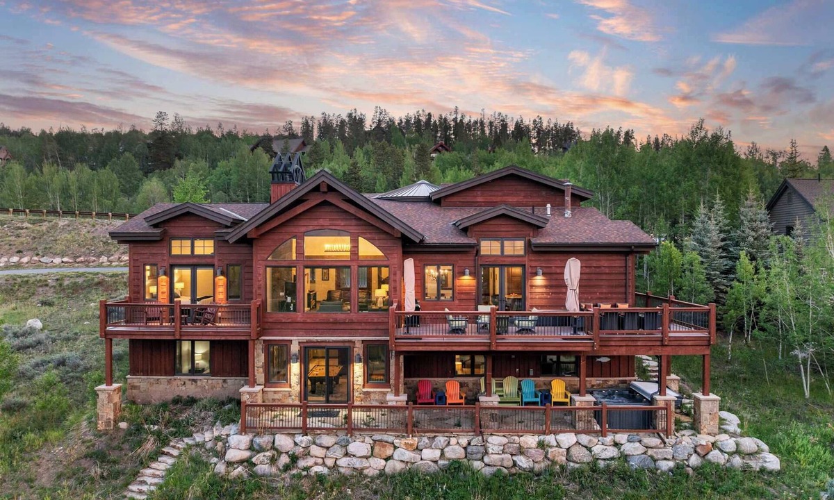 Three Peaks House | Golden Eagle Lodge - Golf, Mtn Views, Hot Tub
