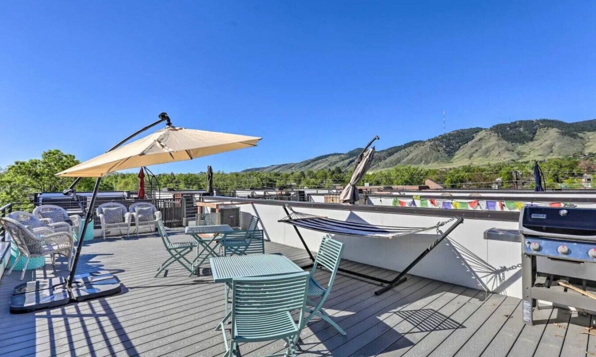 Golden Villa | Golden Rooftop w/Mountain Views - Walk to DT Golden/School of Mines + Close to Red Rocks!