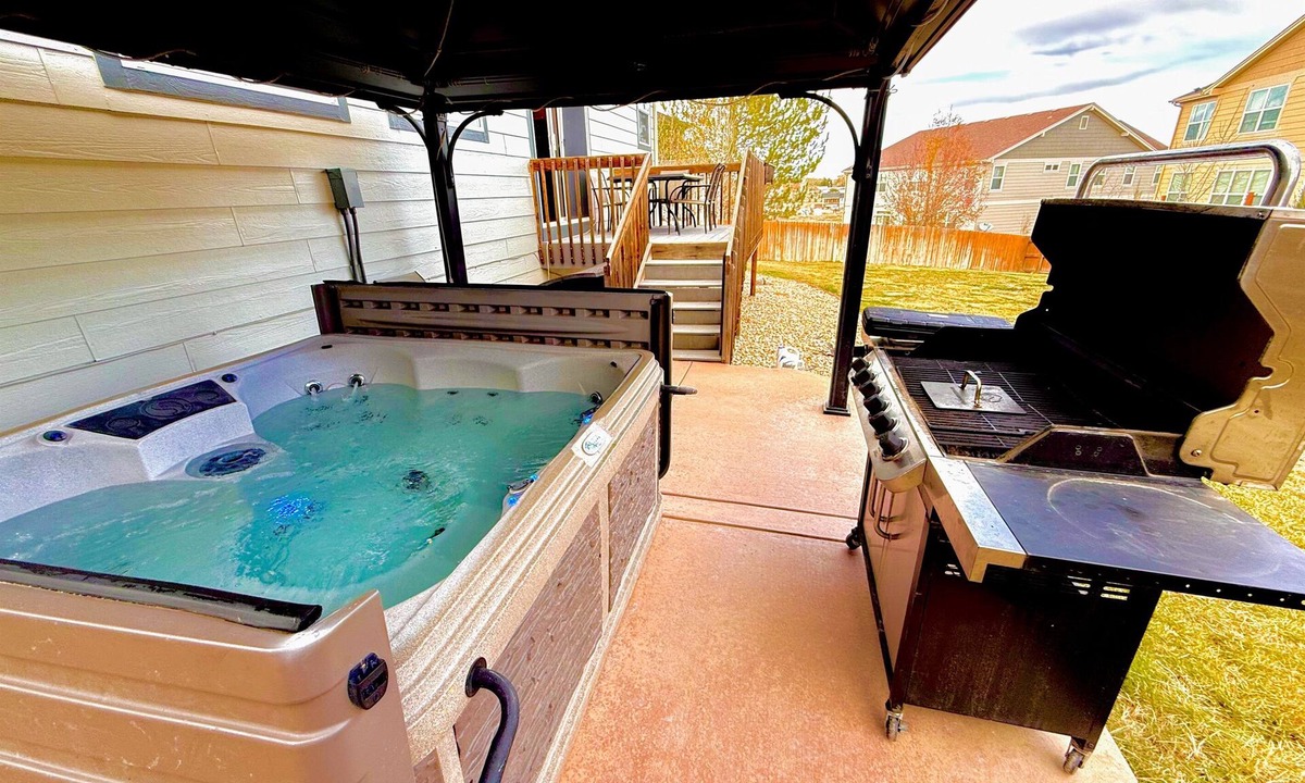Dupont House | GolfSim HotTub PS5 Sauna Thtr Pooltbl 6BR 5BA 420