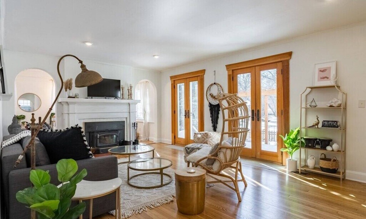South Kansas City Apartment | Gorgeous Apartment Near Rockhurst University | 59
