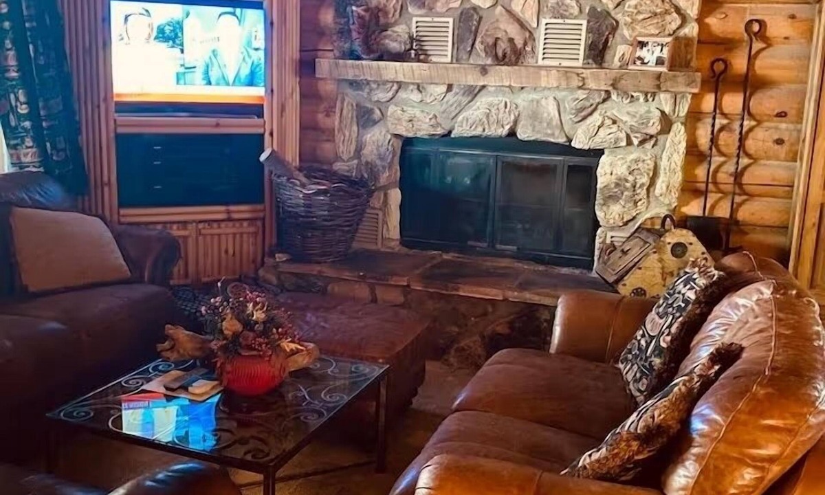 Payson Cabin | Gorgeous Full-Log Cabin in the Pines directly on Tonto Creek