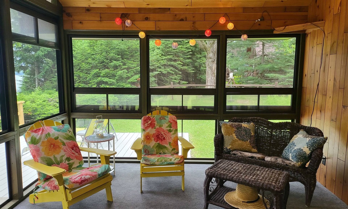 Arbor Vitae Cabin | Gorgeous & spacious on main snowmobiling trail-Class A fishing, wood fireplace!