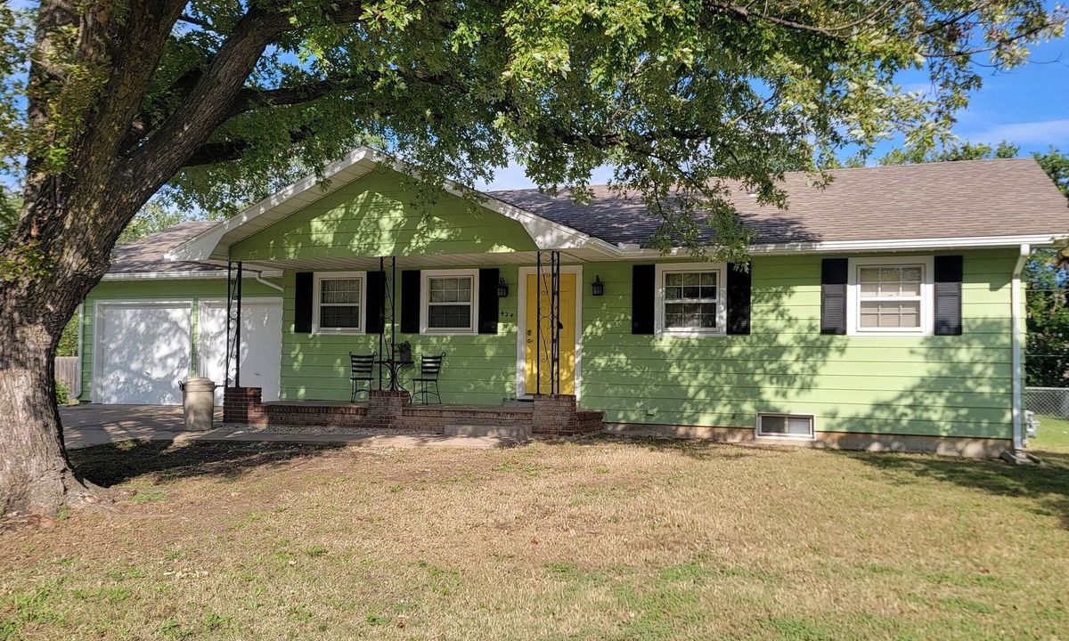 Goddard House | Grandma's house in the heart of Goddard