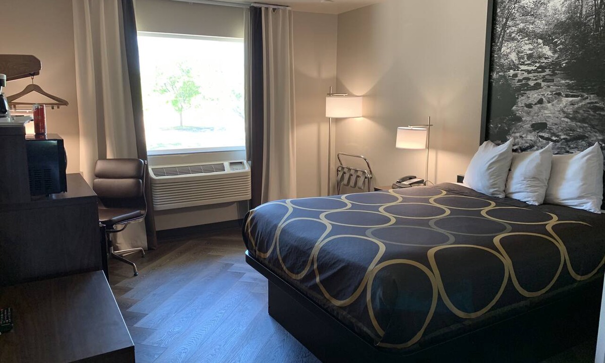 Greeley Hotel | Greeley Valley Lodge