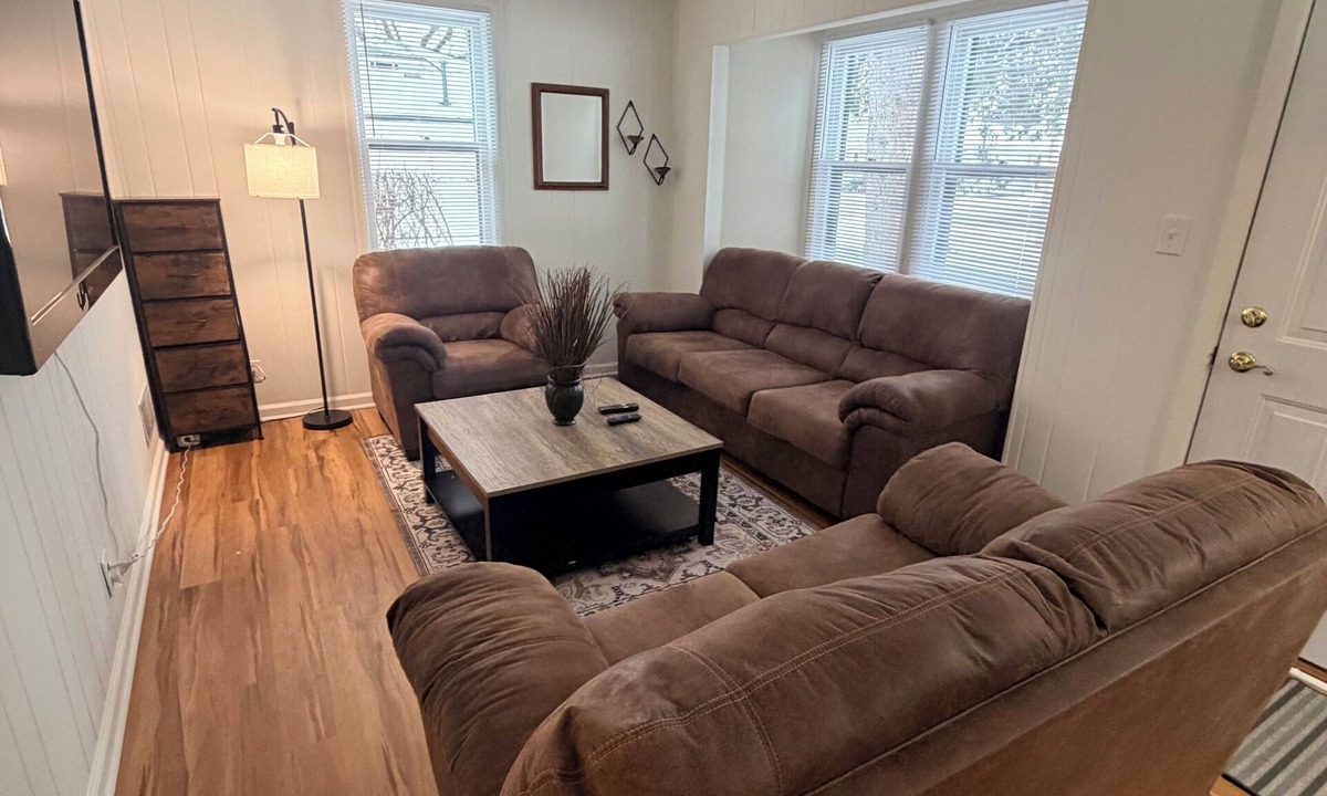 Greenfield House | Greenfield’s 96th Gradient-2 bedroom home with a large yard