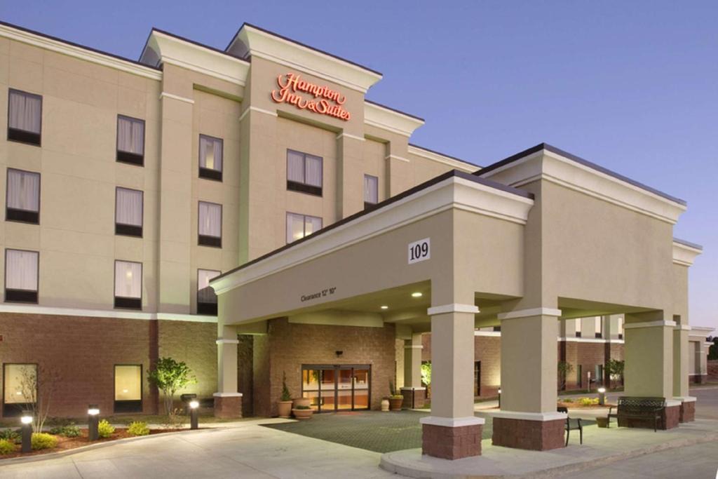 McComb Hotel | Hampton Inn & Suites McComb