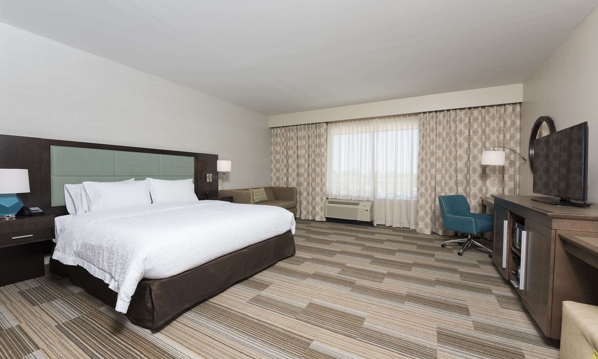 Westfield Hotel | Hampton Inn Westfield