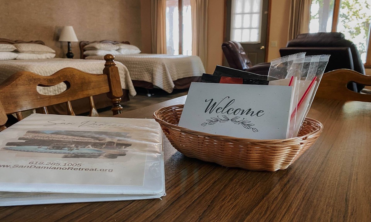 Golconda House | Handicap Accessible Standard Two Bedroom Suite on River