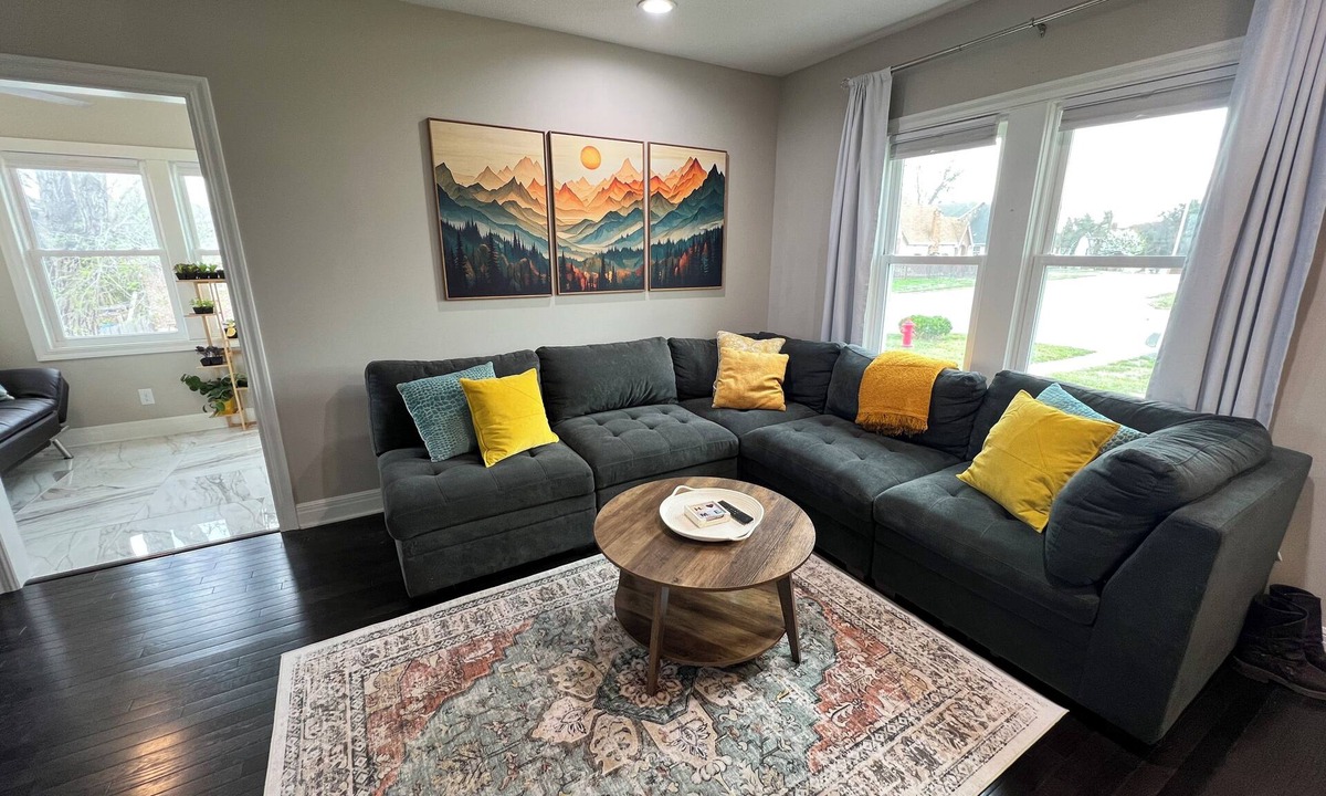 Kansas City House | Happy Yellow House I Stylish Retreat Downtown KCK + World Cup Access