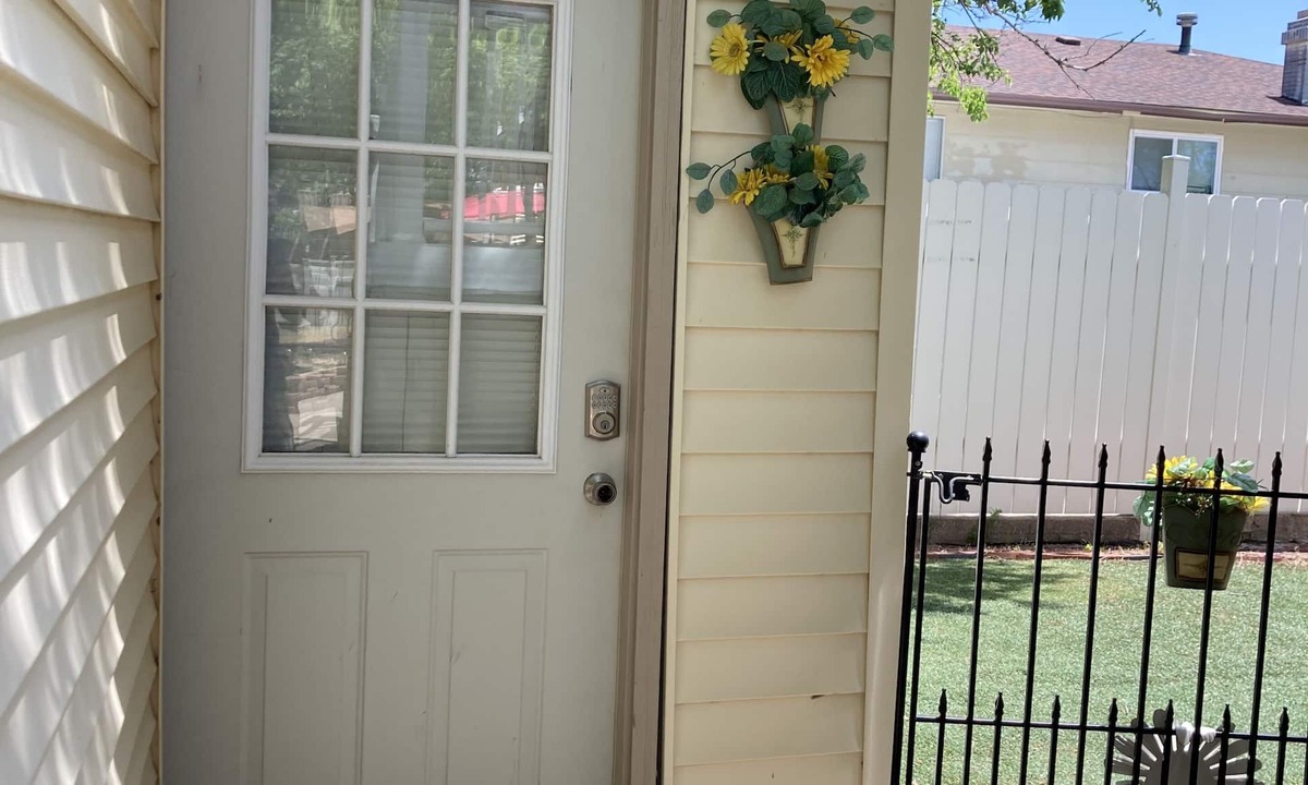Wichita Apartment | Hidden Gem! 1-bedroom studio, WIFI and Parking.