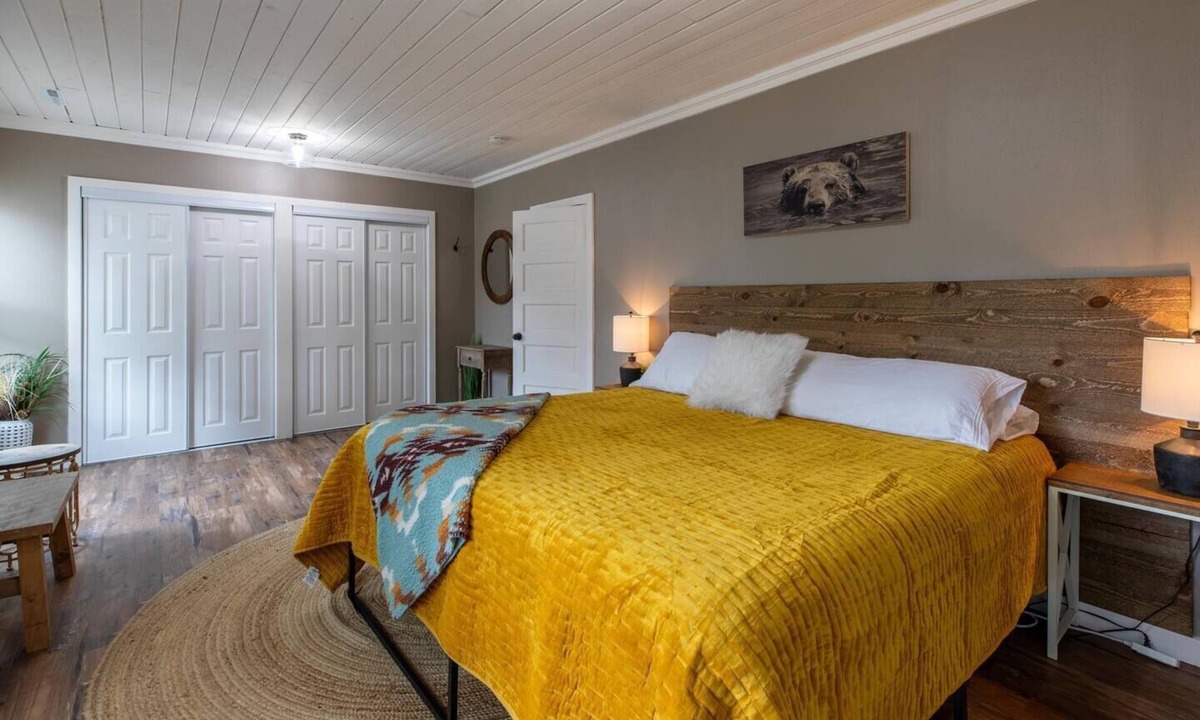 Minocqua House | Hill Hideaway Unit 2 - Pet-Friendly Lake Retreat
