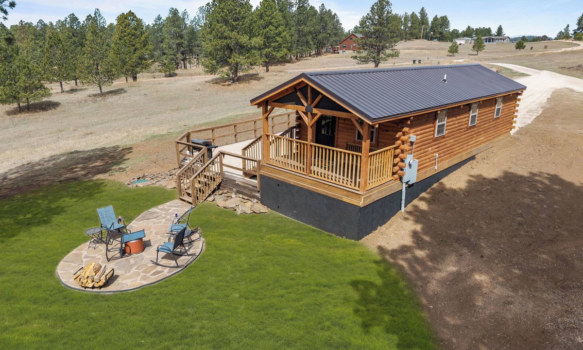 Custer Cabin | Hilltop Hideway-BRAND NEW-Just minutes from Custer-Close to Off Road Trails!