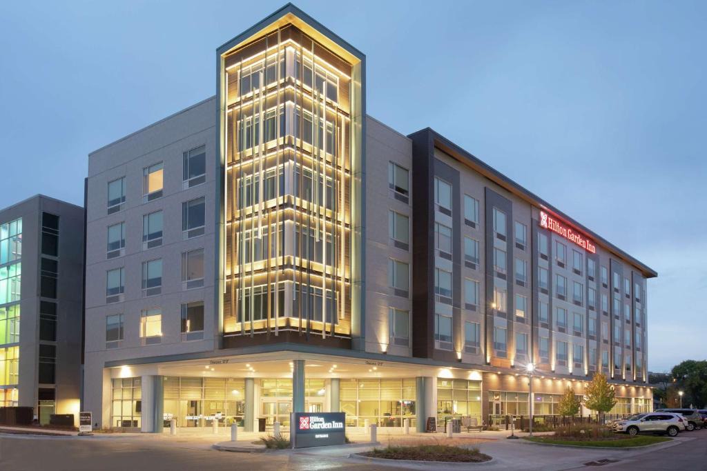 Aksarben - Elmwood Park Hotel | Hilton Garden Inn Omaha Aksarben Village