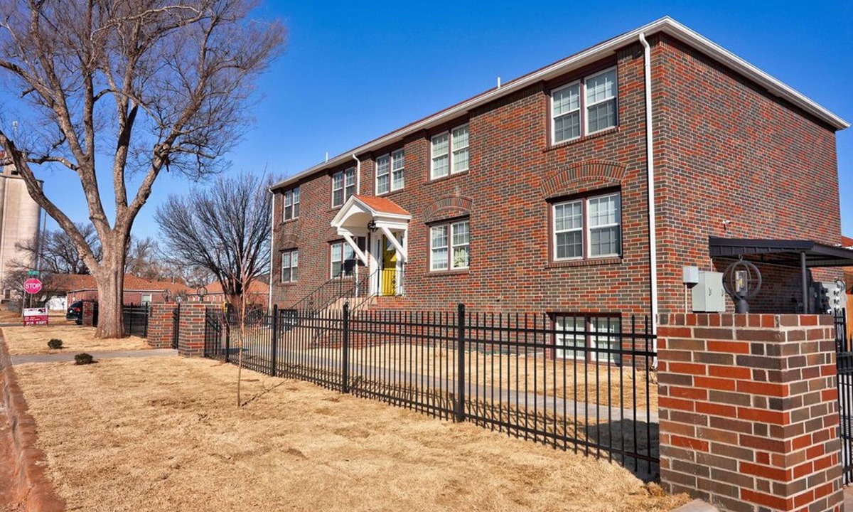 Woodward Apartment | Historic 6 Unit Fully Furnished/All Inclusive Apartment Building
