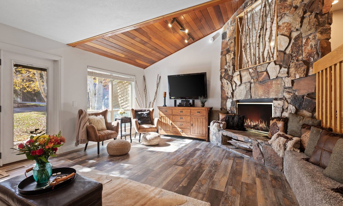 South Snyderville Basin House | Holiday Getaway - Centrally Located Park City Townhome with Private Hot Tub + Quail Meadows 23 (LT)