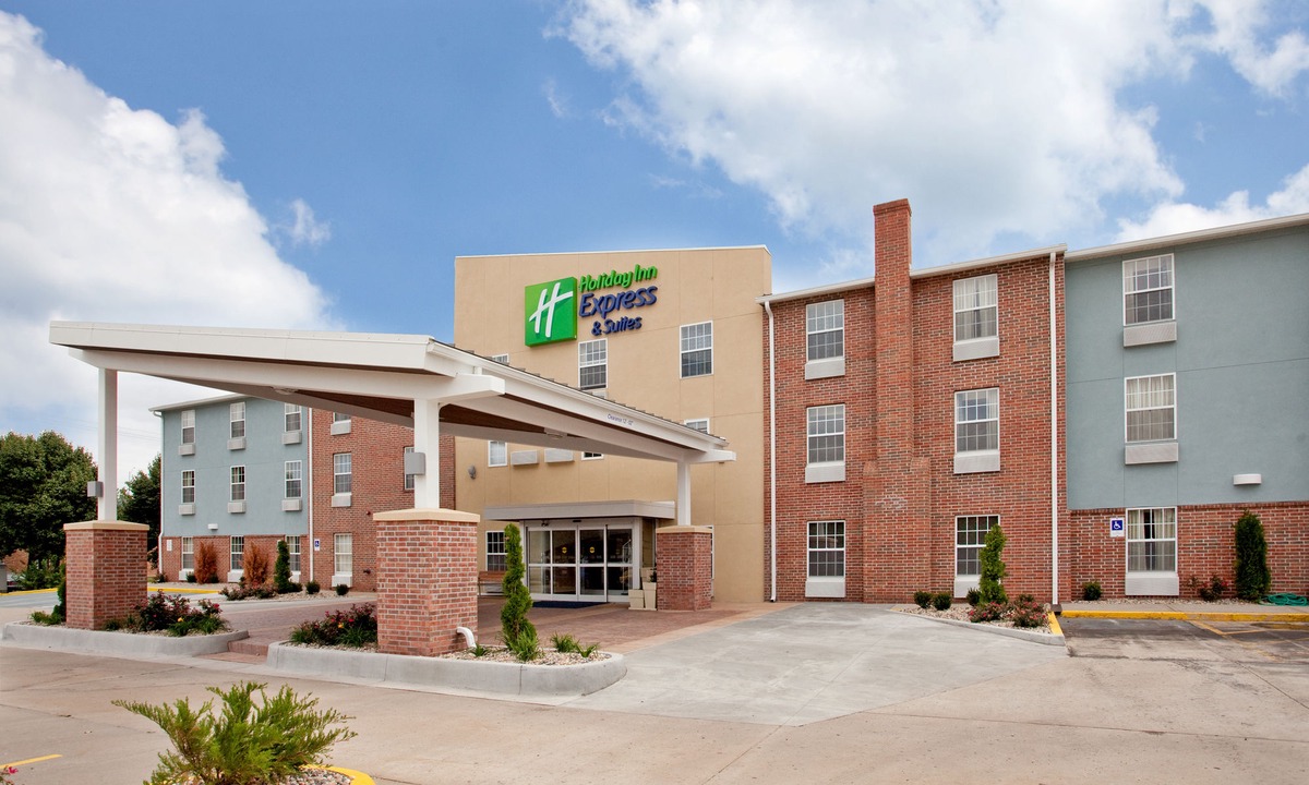 North Kansas City Hotel | Holiday Inn Express Hotel & Suites North Kansas City, an Ihg Hotel