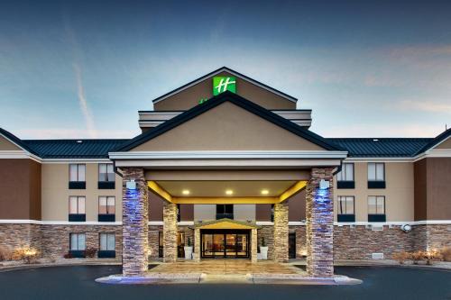 Cedar Rapids Hotel | Holiday Inn Express Hotel & Suites Cedar Rapids I-380 at 33rd Avenue by IHG