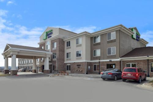 West Omaha Hotel | Holiday Inn Express Hotel & Suites Omaha West by IHG